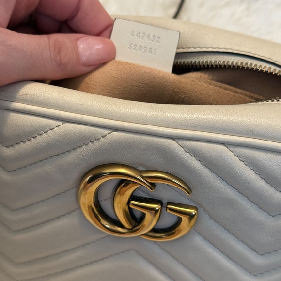 Gucci GG Marmont Camera small quilted leather shoulder bag - Picture 4 of 9